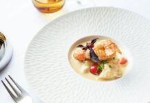 운동의 효과를 높이는 음식: 운동 전후 식사법 dish on plate beside fork