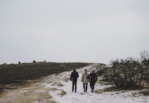 체중 감량의 계절, 운동으로 다이어트 성공 three person walking on snow covered field