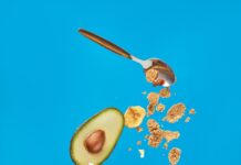 새해에 꼭 실천해야 할 건강 습관 5가지 white ceramic mug with silver spoon