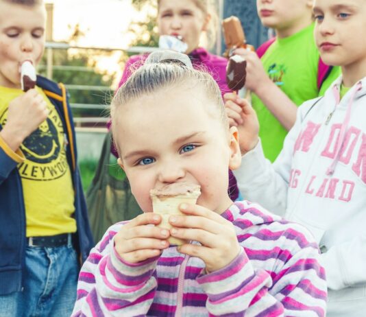 가정에서 부터 소아비만 예방하기 boy in white and pink striped long sleeve shirt holding ice cream