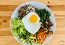 건강한 식단, 작은 변화로 실천하세요…한국 일상에 맞춘 실천법 제안 egg on white ceramic plate