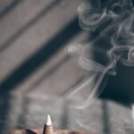 일상 속 대체요법, 건강을 더하다… 무리하지 않고 실천하는 생활 루틴 제안 white smoke on brown wooden table